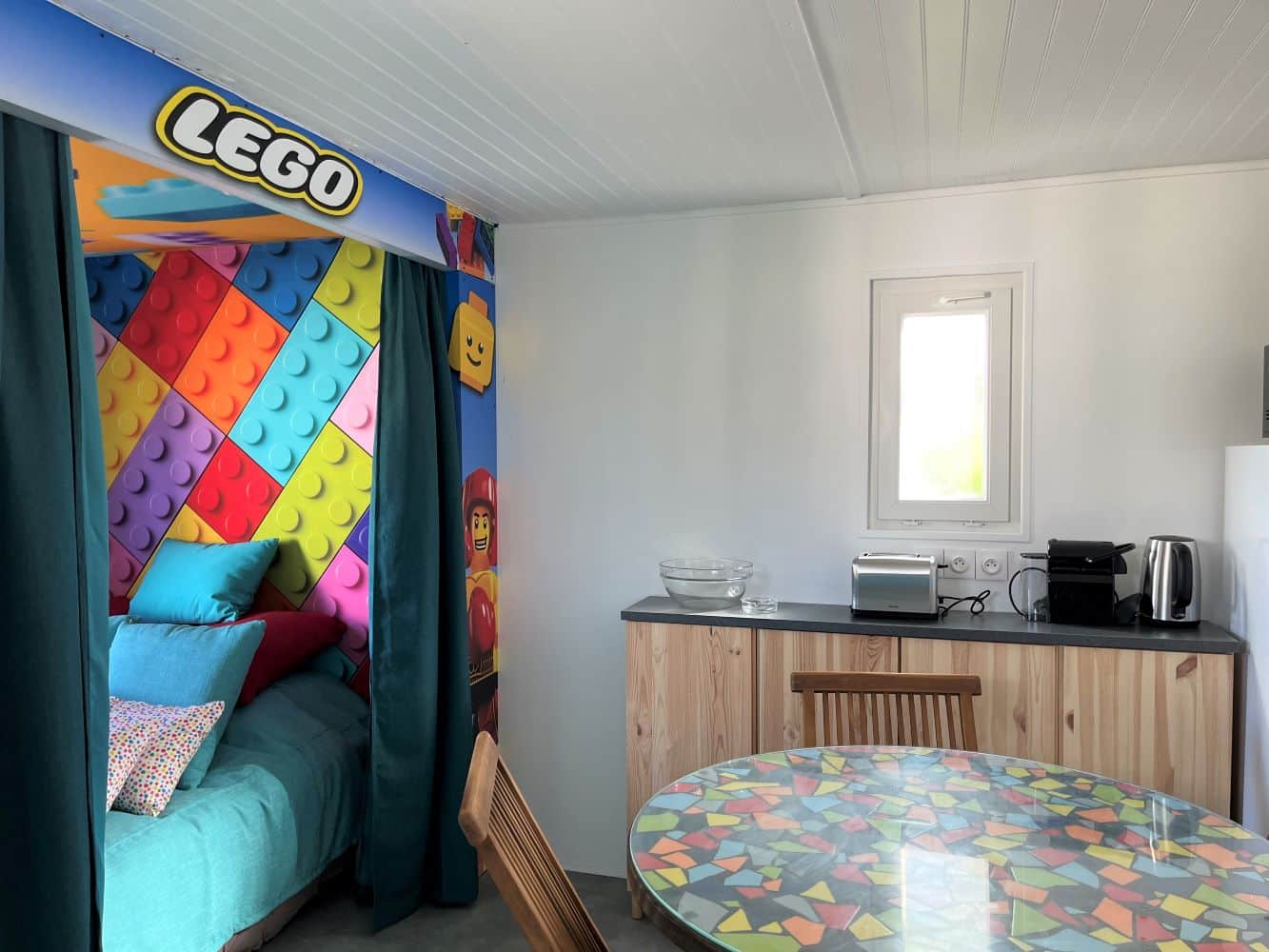 salle à manger cuisine cabane cinéma lego camping cap d'agde la clape village