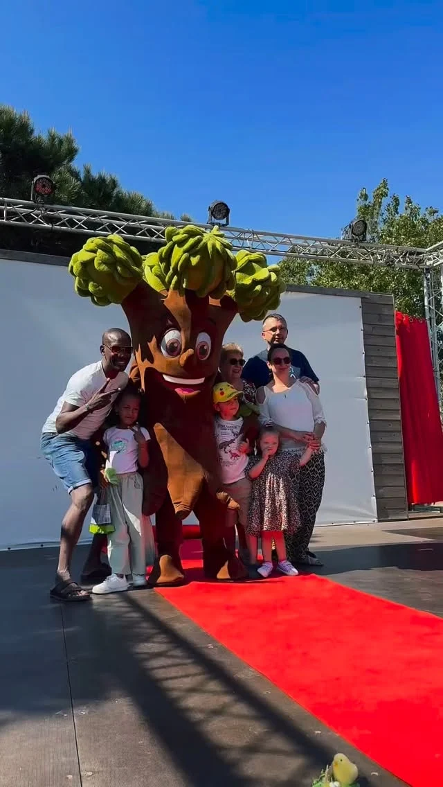 🐣 Retour sur la matinée de Pâques en famille à La Clape Village 🌸

De nombreuses activités ont eu lieu avec les personnages du monde de Verdelune : Ratoh, Serfouette, Lord Détritus, Faf et Jean-Claude ! Cotti était également présent pour partager ce magnifique moment en famille 🌳

Un superbe moment rempli de joie et de convivialité ! ✨

#Paques #CapdAgde #LaTamarissiere #campingsudfrance #animationcamping