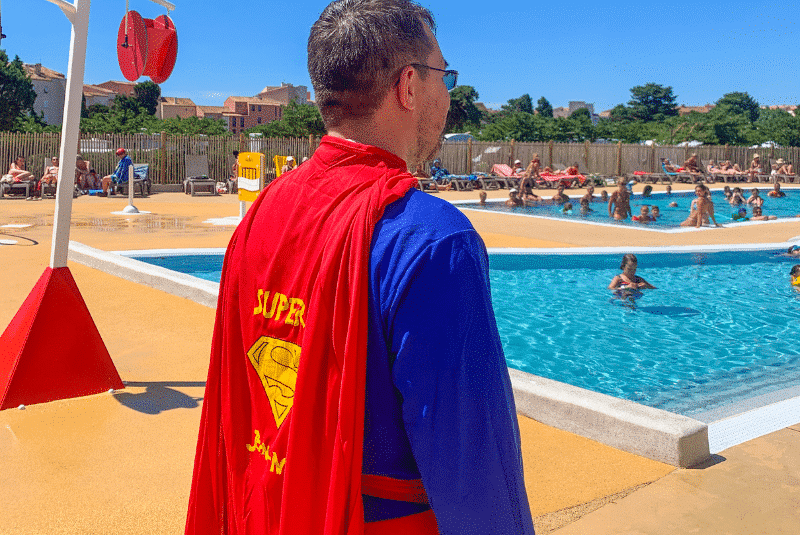 Superman piscine camping la Clape Village