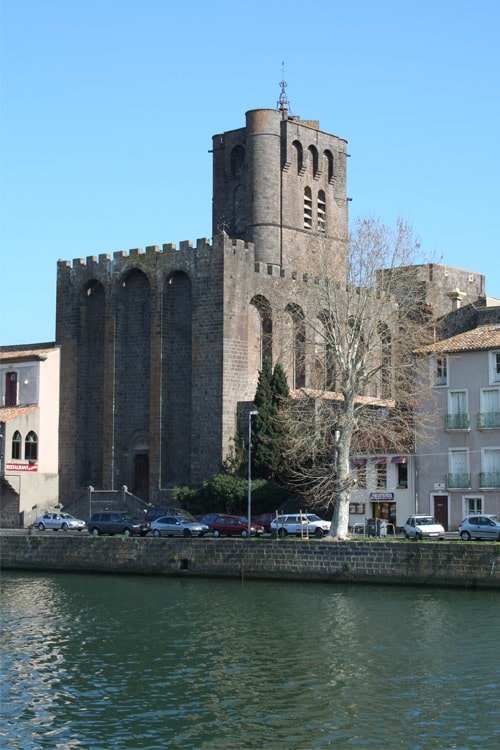 cathedrale agde basalte