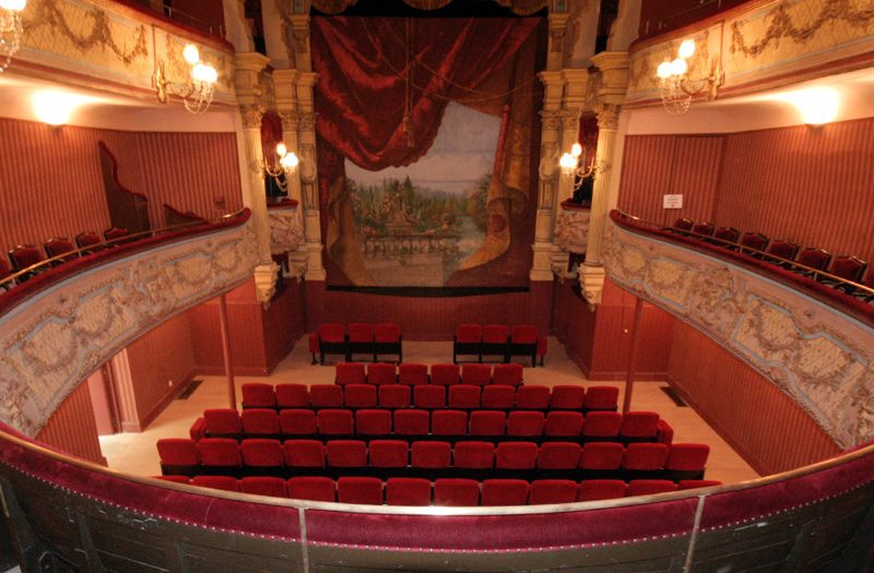 theatre pezenas herault.jpg
